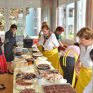 Wieder tolles Kuchenbuffet! / Foto: HPR Riedberger Erntedankfest 2016